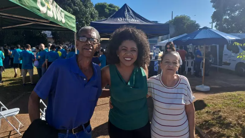 Evento ao vivo no bairro MG1 de Uberaba promove integração com música e gastronomia