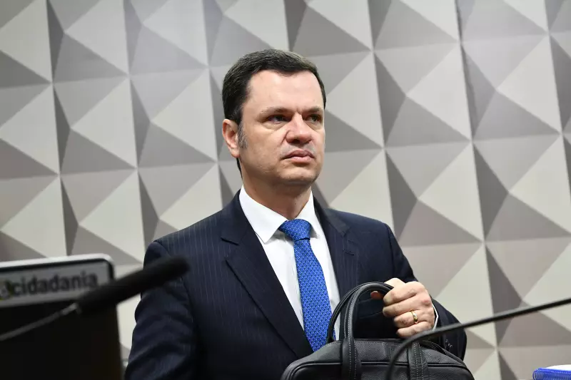 Ex-auxiliar de Carlos Bolsonaro revela tentativa de blindagem em live presidencial