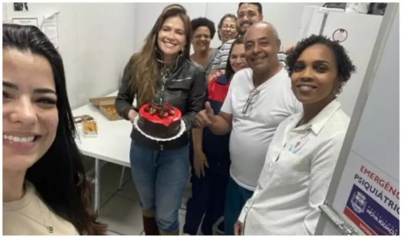 Ex-BBB Fani Pacheco comemora aniversário em plantão hospitalar: 'Surpresa linda'