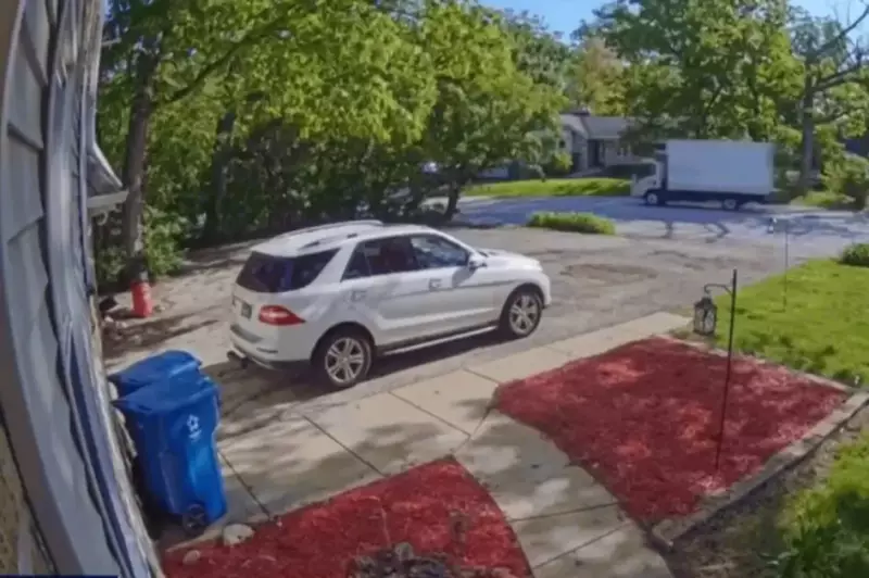 Explosão de caminhão com gás propano assusta moradores em subúrbio de Chicago