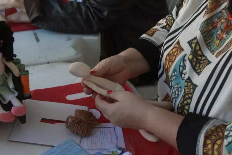Fundo Social de Santos oferece cursos gratuitos de automaquiagem e artesanato – Saiba como participar!