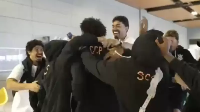 Goleiro Hugo Souza é convocado e elenco do Corinthians comemora: veja o vídeo emocionante!