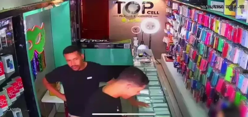 Golpe em Arapiraca: Homens furtam mais de 30 celulares em loja — veja o vídeo