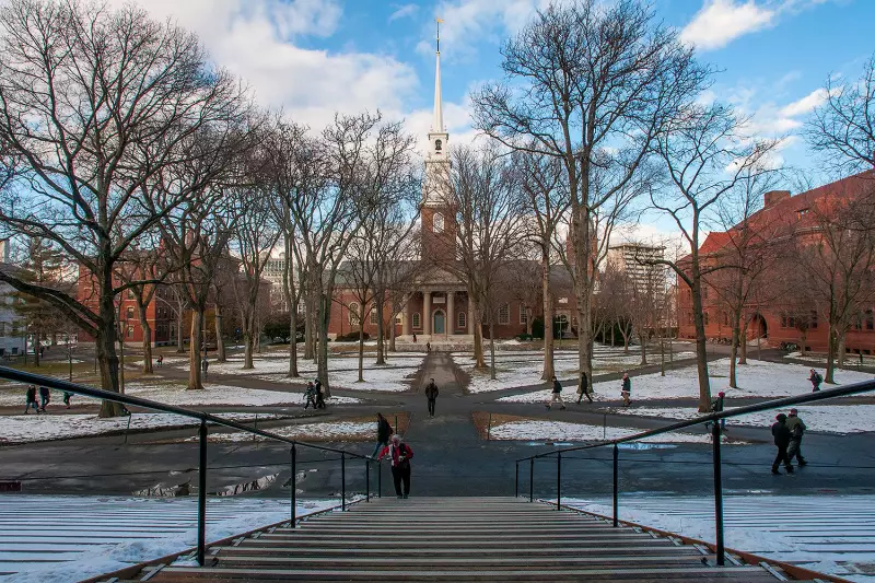 Governo Trump barra estudantes estrangeiros em Harvard: entenda o impacto
