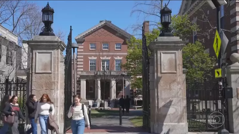 Governo Trump proíbe alunos estrangeiros em Harvard: impacto na educação global