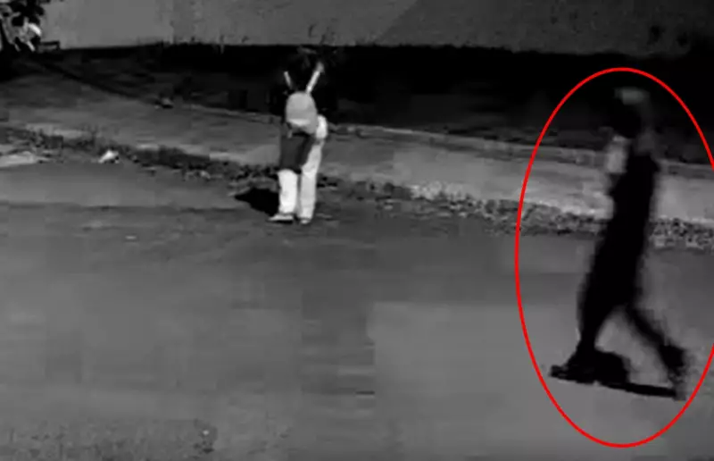 Grávida é esfaqueada por dois suspeitos em Rio Preto; câmera flagra momento do crime