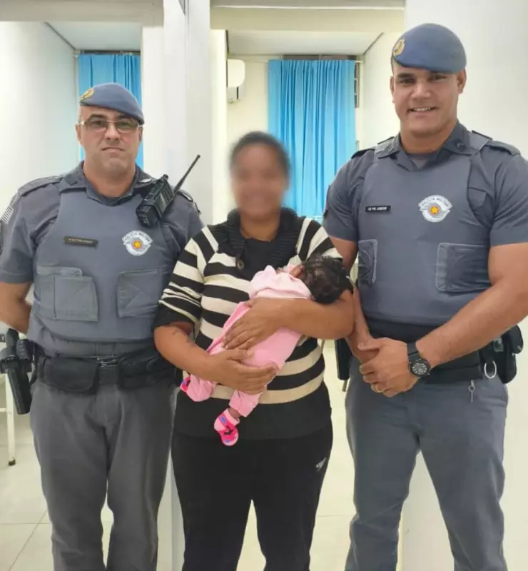 Herói em ação: PM salva bebê engasgado durante patrulha em Leme, SP