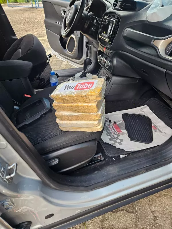 Homem é preso com 5 kg de pasta base de cocaína na Via Dutra, em Resende