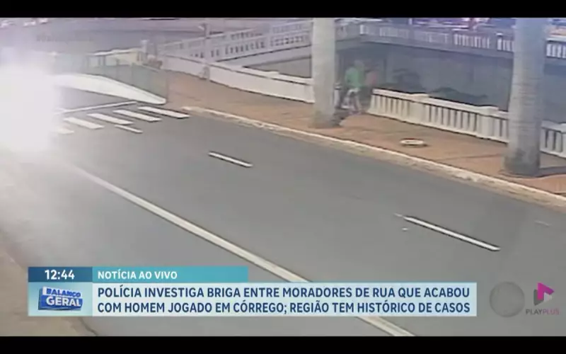 Homem em situação de rua é jogado em córrego durante briga em Ribeirão Preto — veja o vídeo chocante