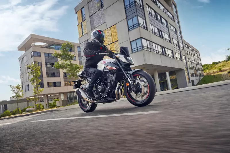 Honda Hornet 2025 chega ao Brasil: preço, ficha técnica e novidades