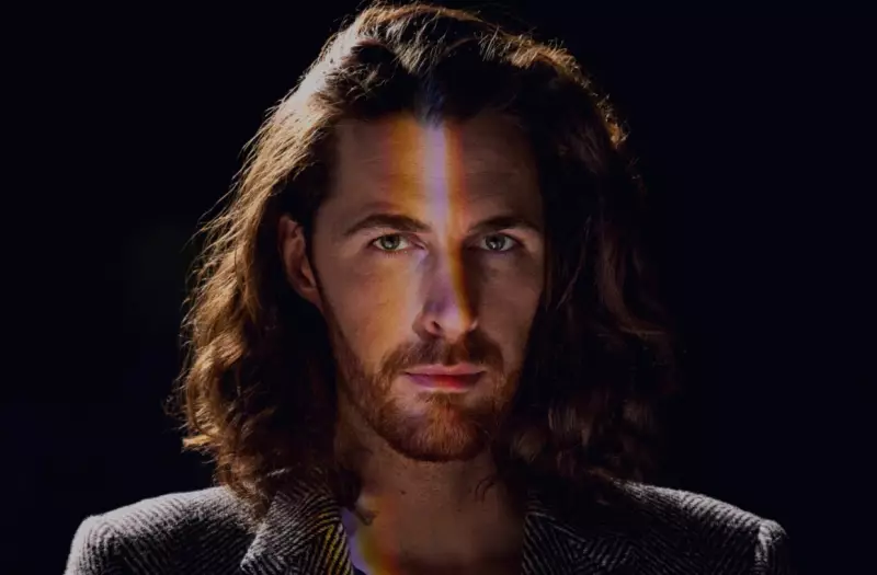 Hozier reage ao ouvir sua música na trilha de 'Vale Tudo': confira o vídeo emocionante!