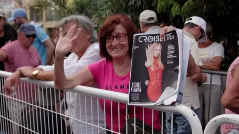 Idosa viaja mais de 200 km todo ano para ver estrelas de perto no Festival de Cannes — veja sua história emocionante!