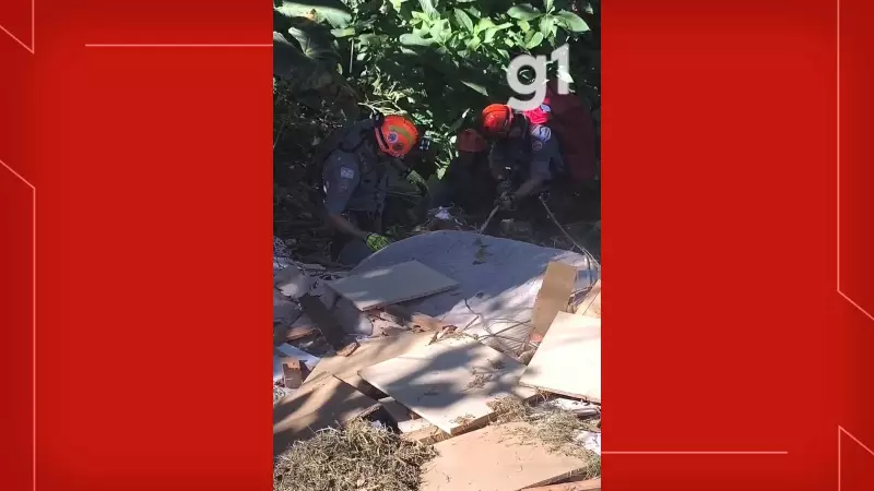 Idoso morre após carro despencar de ribanceira de 25 metros em Ubatuba