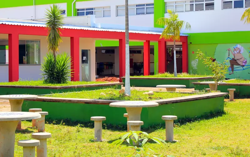 IF Sul de Minas promove mutirão solidário para doar roupas apreendidas pela Receita Federal
