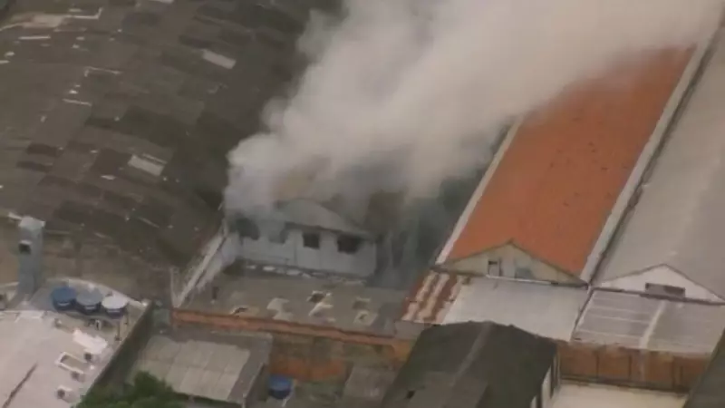 Incêndio consome galpão abandonado em Bonsucesso, Zona Norte do Rio