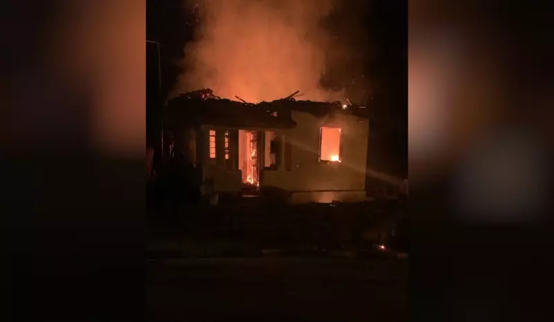 Incêndio destrói casa em São Miguel Arcanjo: veja imagens e detalhes