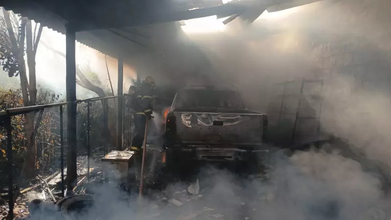 Incêndio em carro assusta moradores de Bocaiuva; veja imagens e detalhes