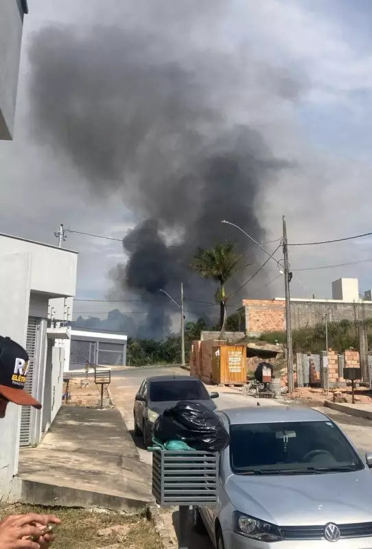 Incêndio em fábrica de chumbo assusta moradores de Santo Antônio do Monte