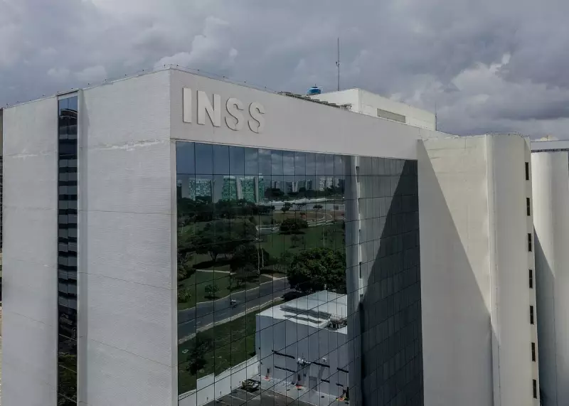 INSS começa a devolver descontos indevidos de abril: confira o calendário completo
