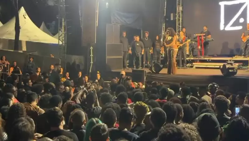 Iza interrompe show na Virada Cultural para ajudar mulher que passou mal: 'Vai dar tudo certo'