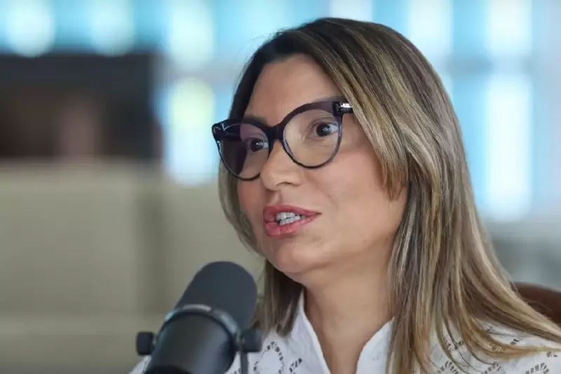 Janja defende modelo chinês de regulação de redes como ideal para o Brasil