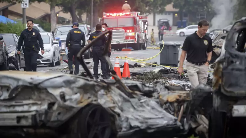 Jato particular cai em San Diego, incendeia casas e deixa moradores em pânico