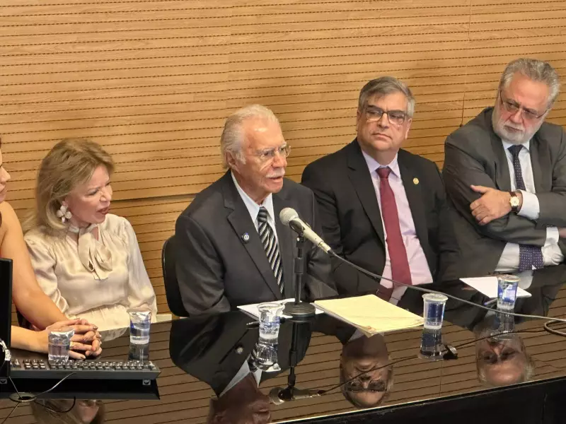 José Sarney critica facilidade em alterar a Constituição: 'Risco à democracia'