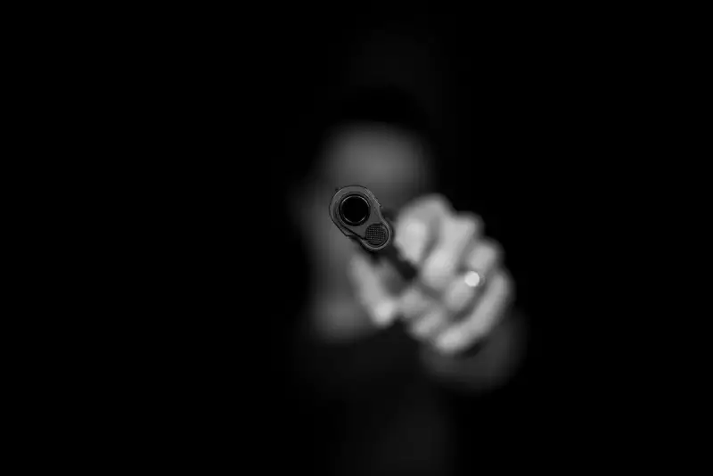 Jovem de 18 anos é baleado nas costas durante briga em conveniência de Balneário Camboriú
