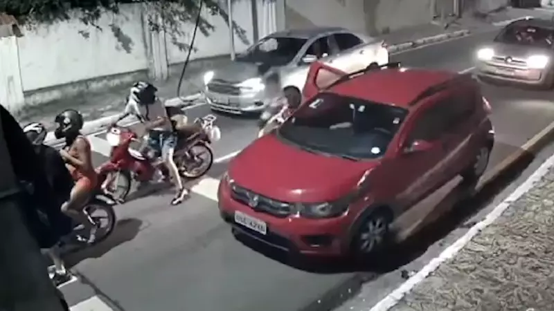Jovem é assassinado em João Pessoa: imagens chocantes revelam momento do crime; dois suspeitos presos