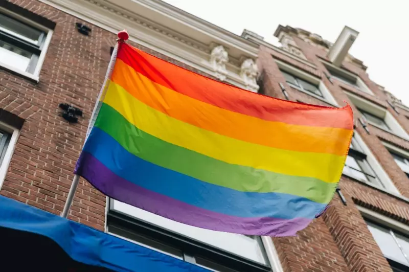 Justiça condena cidade de SC a indenizar comunidade LGBTQIA+ por censura a espetáculo cultural