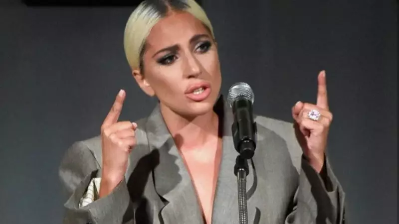 Lady Gaga reacende debate sobre abuso sexual com declaração impactante