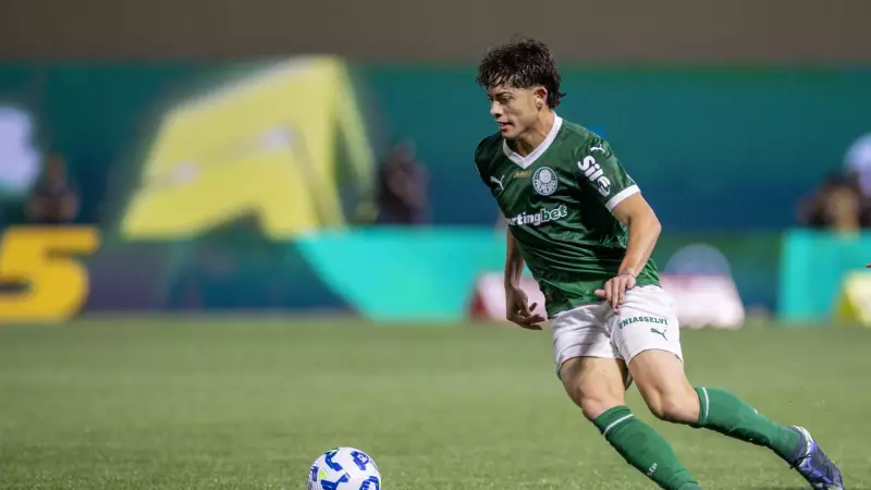 Lateral do Palmeiras atrai olhares da Europa, mas mantém discrição sobre futuro