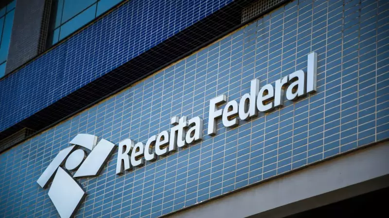 Leilão da Receita Federal: Carro por R$ 1.940 e iPhone por R$ 410! Oportunidade imperdível