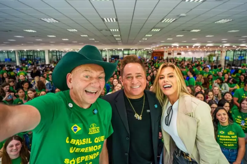 Leonardo faz show surpresa para Luciano Hang em visita inusitada: veja os detalhes!