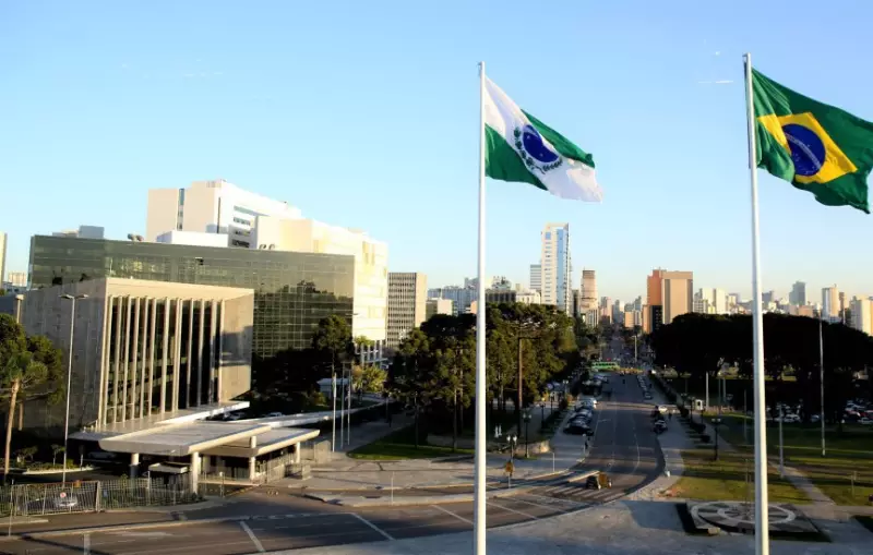 Licença-paternidade no Paraná pode aumentar para 20 dias: entenda a PEC