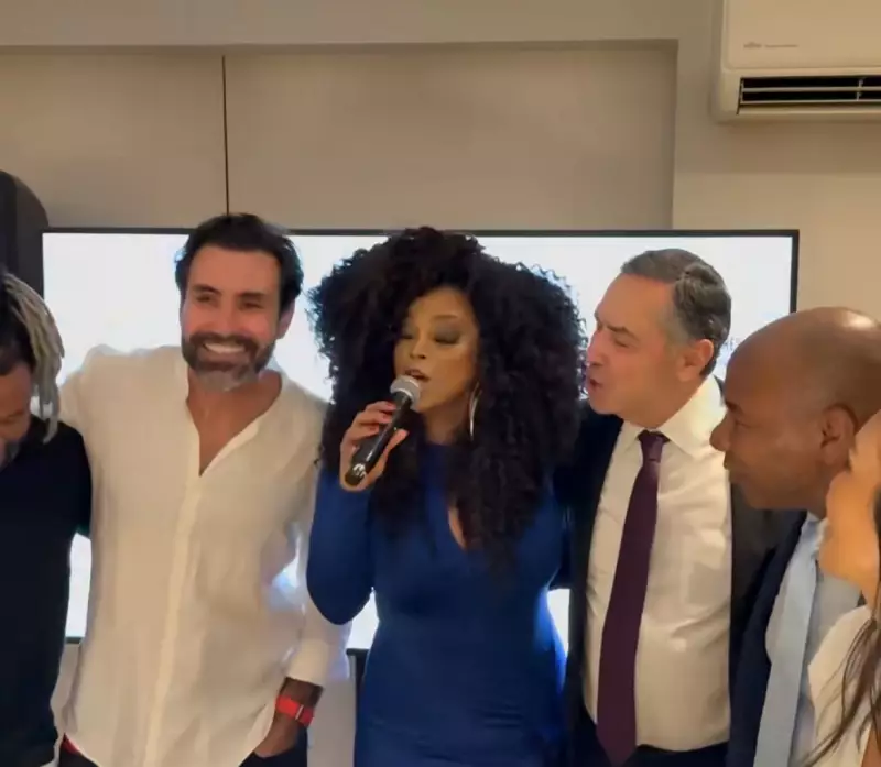 Luis Roberto Barroso e CEO do iFood cantam juntos em jantar exclusivo