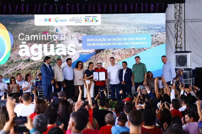 Lula assina ordem de serviço para ampliação do Projeto de Transposição do Rio São Francisco em Salgueiro