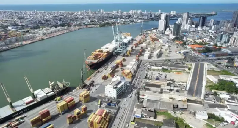 Lula visita Santa Catarina e anuncia retomada das operações no Porto de Itajaí