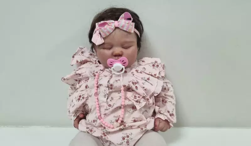 Mãe de bebê reborn recorre à Justiça após empresa negar licença-maternidade