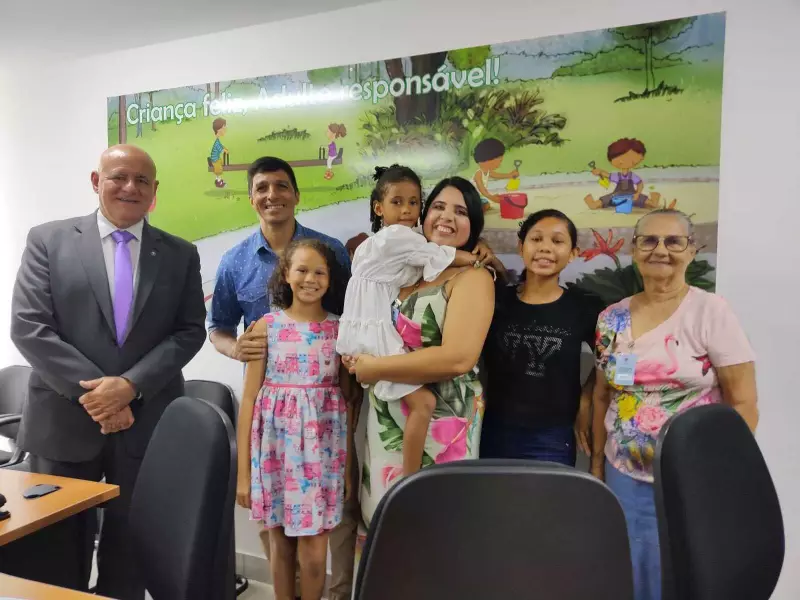 Mãe que adotou três irmãs revela: 'Adoção é um ato de amor que transformou nossas vidas'