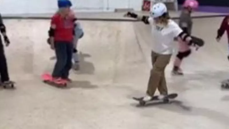 Mães transformam o skate em diversão radical na Inglaterra: veja o vídeo inspirador!