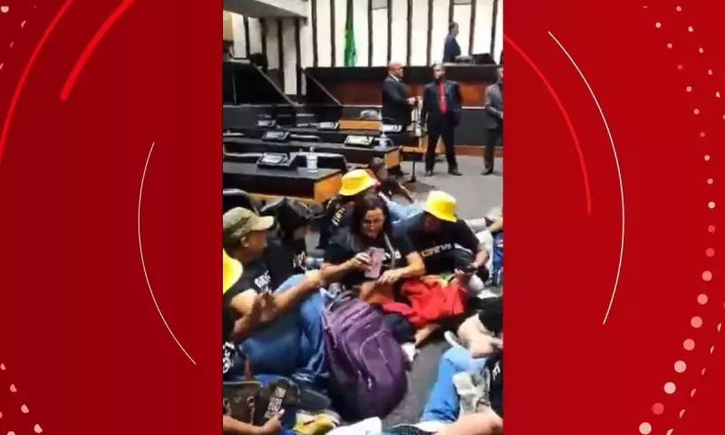 Manifestantes invadem Assembleia da Bahia e sessão é interrompida