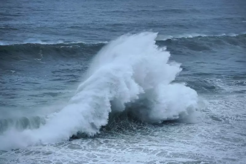 Marinha alerta para ressaca com ondas de até 2,5 metros no litoral norte de SP