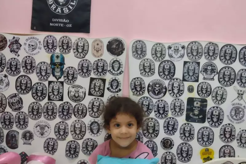 Menina supera medo de dormir sozinha e vira mascote de moto clube em Santos