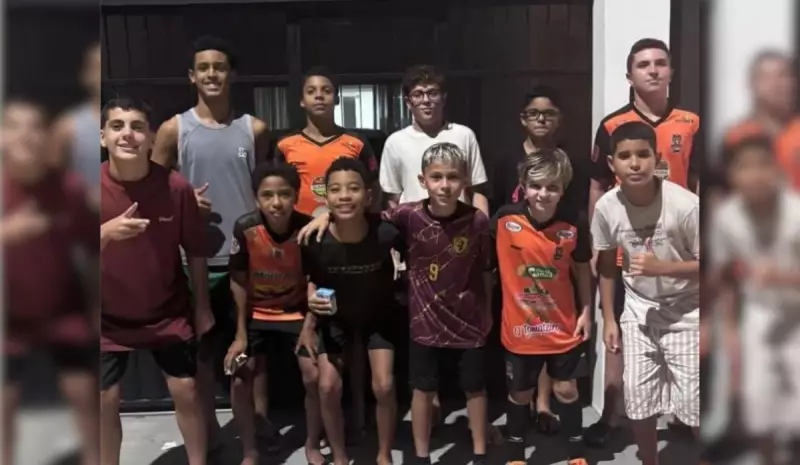 Menino de 11 anos supera meningite e tem reencontro emocionante com time de futebol — assista ao vídeo