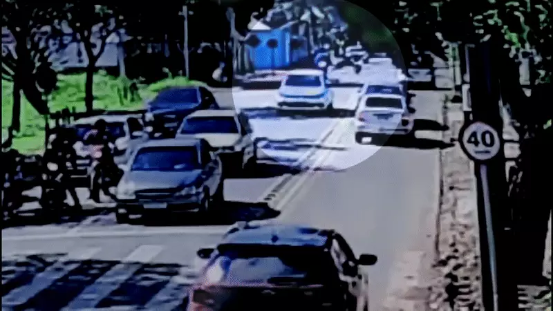 Milagre no Paraná: Motociclista sobrevive após ser atropelado por trem em acidente chocante