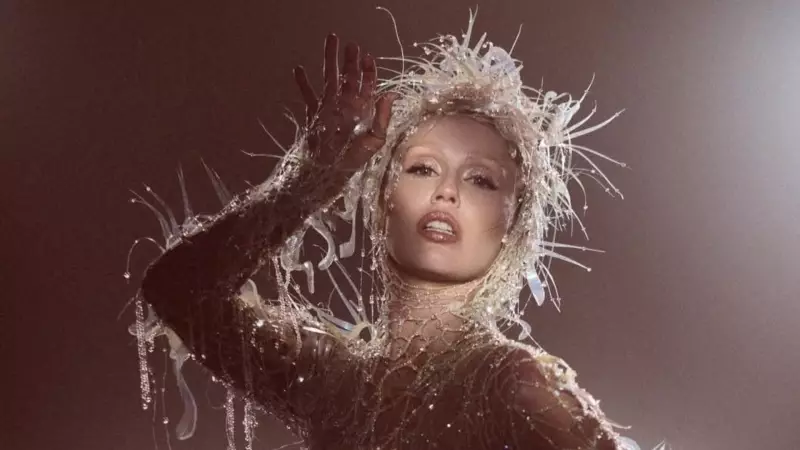 Miley Cyrus mistura Pink Floyd e Lady Gaga em novo álbum ambicioso, mas ainda não perfeito