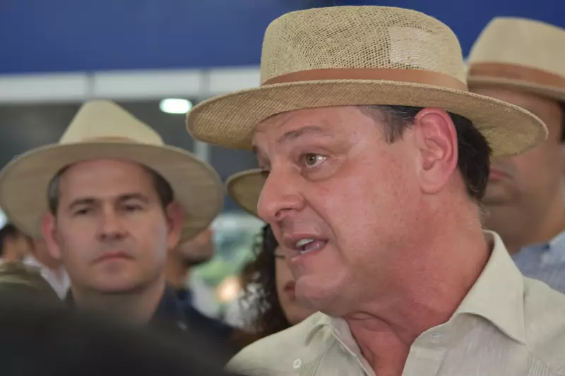 Ministro da Agricultura garante: sistema sanitário brasileiro é seguro e retardou gripe aviária