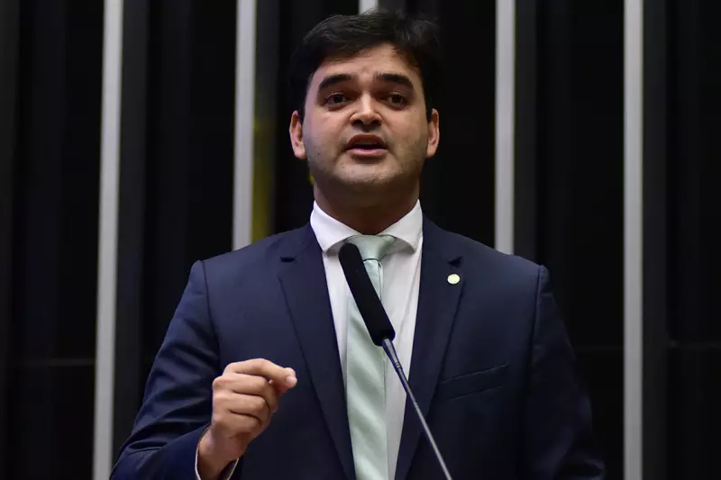 Mistério de Lira sobre Reforma do IR não preocupa petistas, diz líder partidário