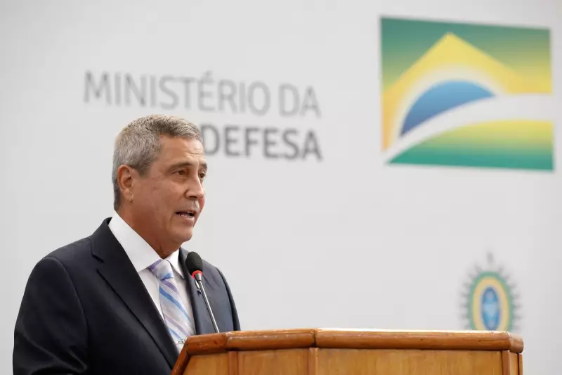 Moraes afirma que Braga Netto poderia comprometer ação contra golpe e mantém general preso